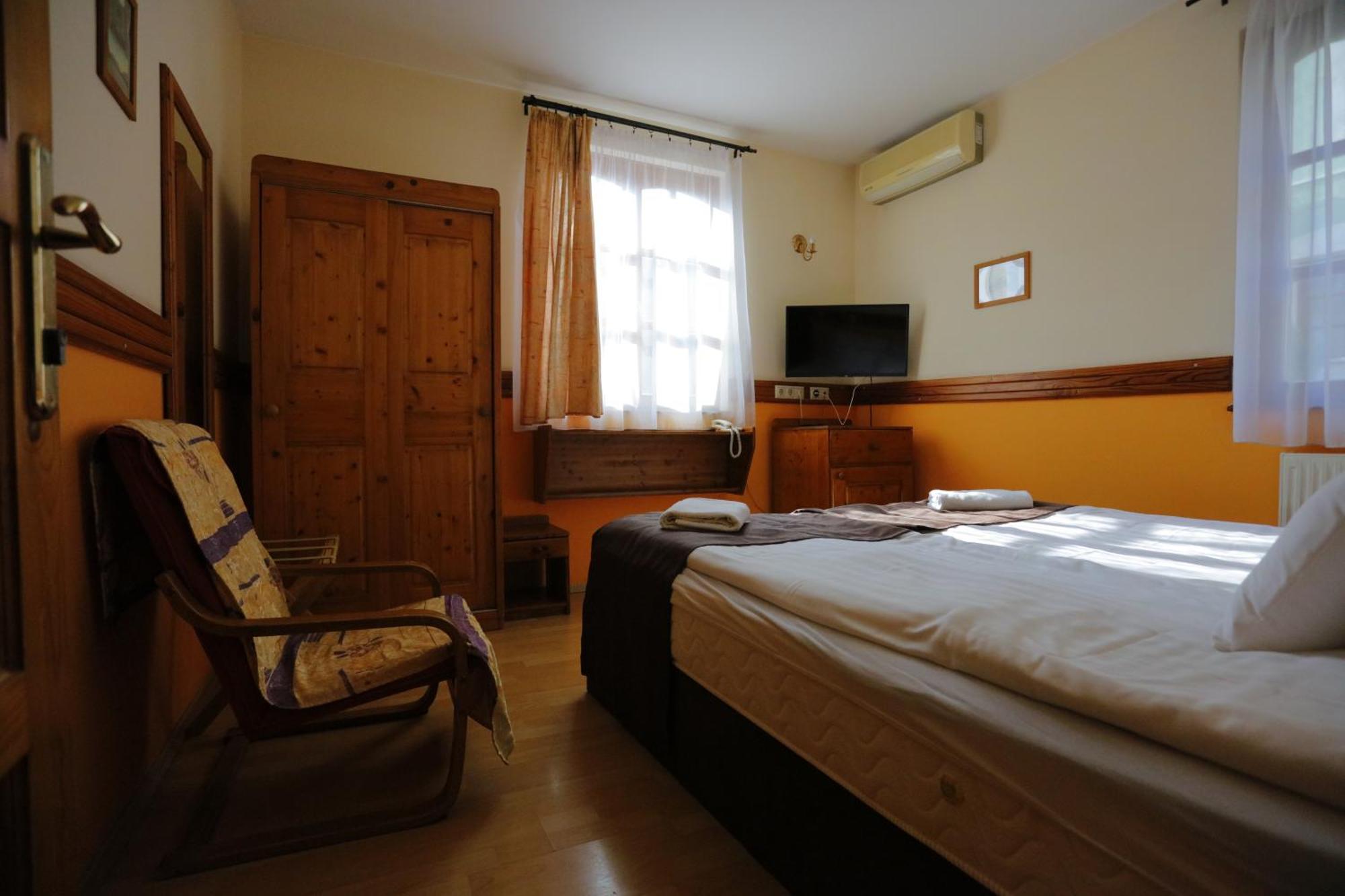 Hotel Szent Istvan Егер Екстериор снимка