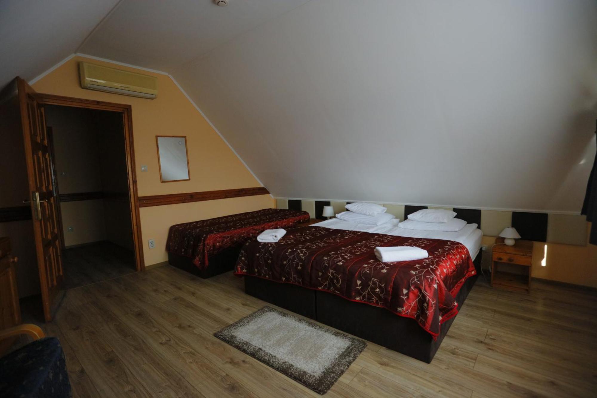 Hotel Szent Istvan Егер Екстериор снимка