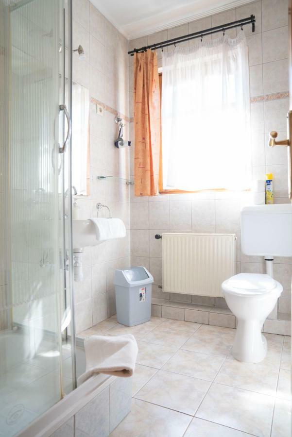 Hotel Szent Istvan Егер Екстериор снимка