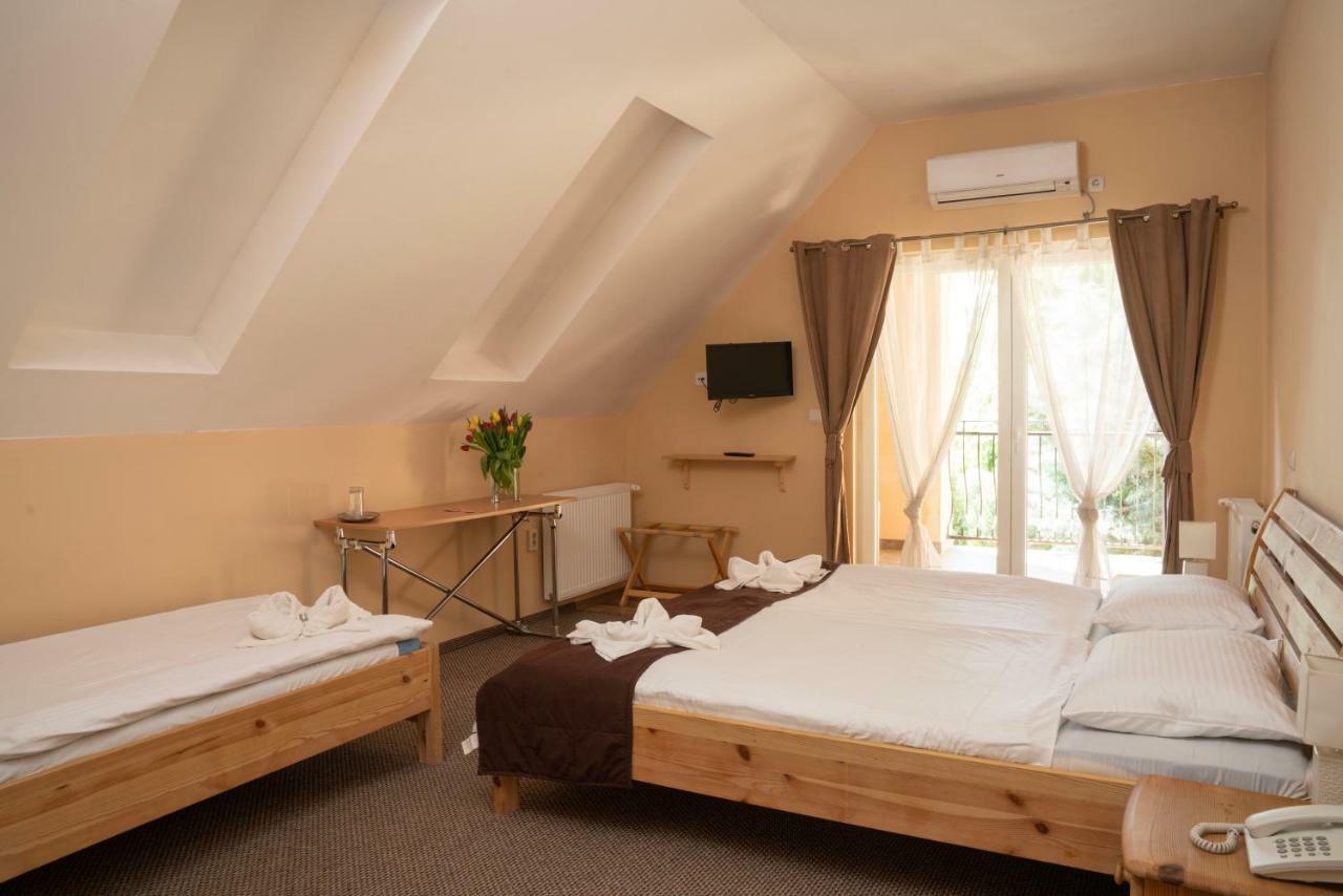 Hotel Szent Istvan Егер Екстериор снимка